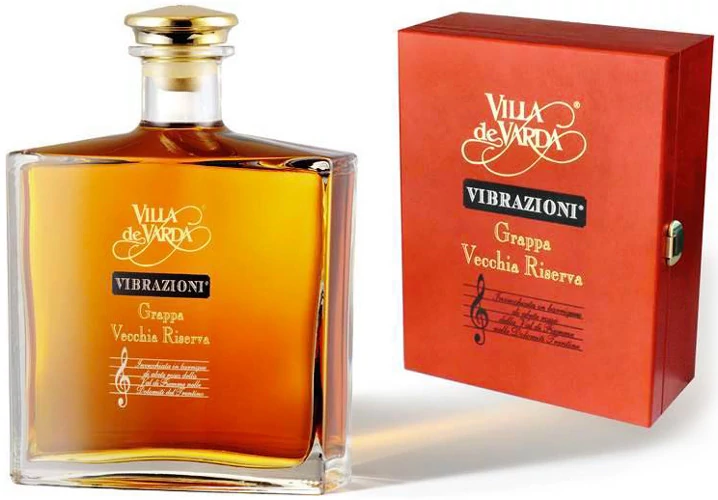 Villa de Varda Vecchia Riserva Vibrazioni Grappa 1.5 l díszdobozban